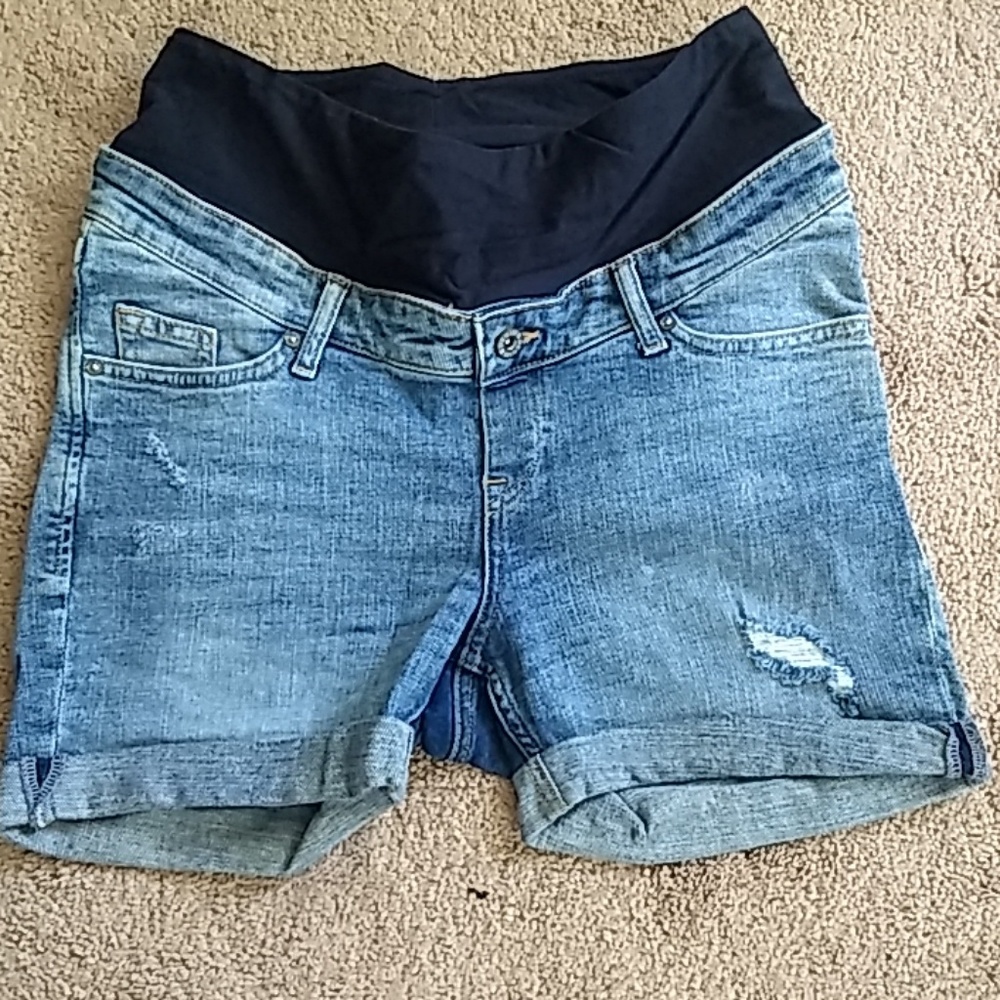 H&M maternity shorts